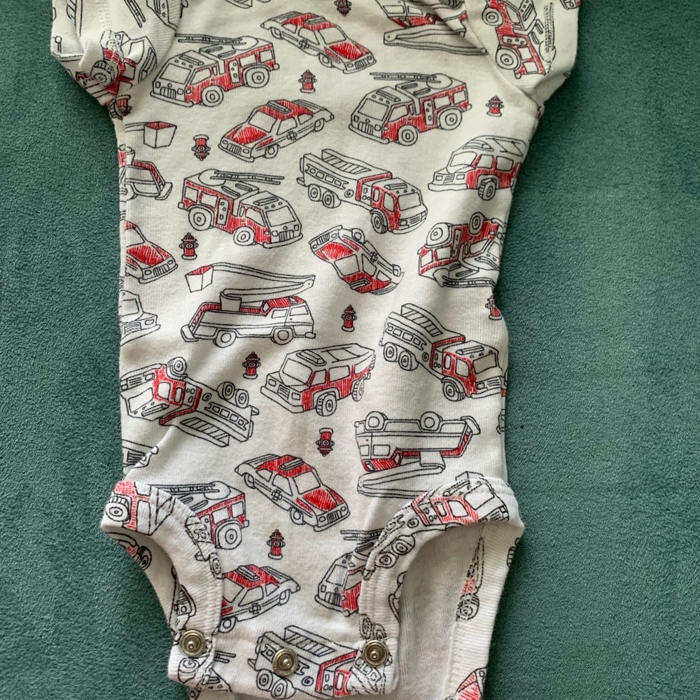 3/$25 baby bundles Carter’s and Duck Duck Goose - Picture 5 of 6